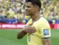 Douglas conquista espaço na seleção e leva experiência olímpica em busca do hexa