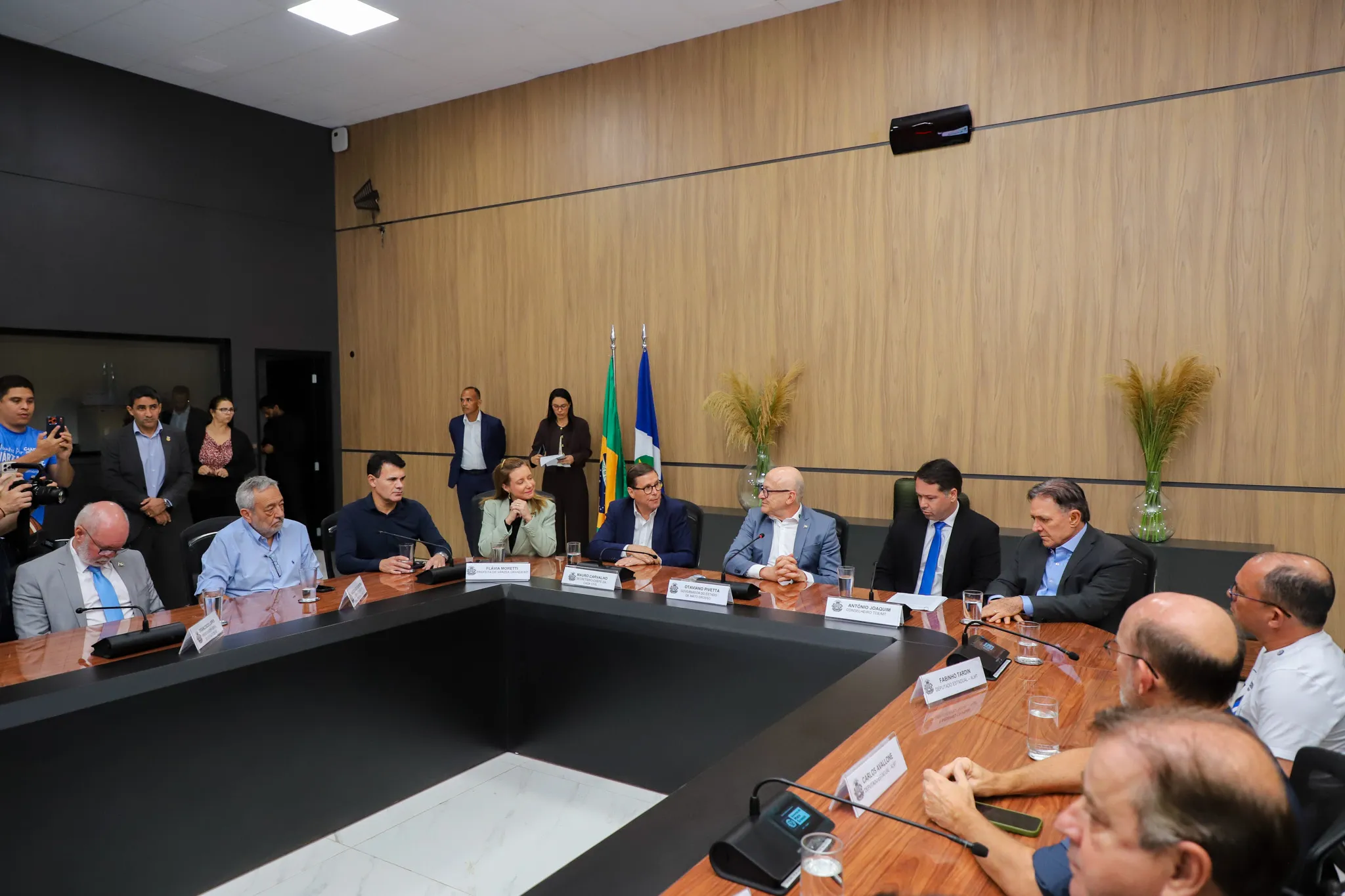 “Agora, só temos uma missão: levar água à torneira”, afirma prefeita ao agradecer união de forças para ampliar o abastecimento em Várzea Grande