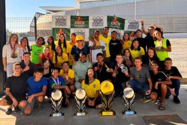 Equipe Nós Podemos Nadar conquista 50 medalhas e garante vagas para etapa nacional dos Jogos Escolares