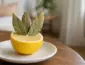 Limão com louro vira aromatizador natural para a casa