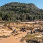 Garimpo ilegal despenca 97% em terra indígena de Mato Grosso após maior ofensiva federal dos últimos anos