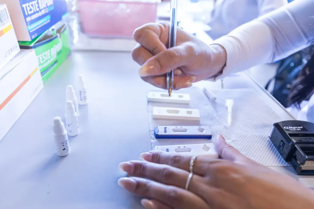 Julho Amarelo: Cuiabá intensifica testes e vacinação contra hepatites virais nas 72 USFs da capital