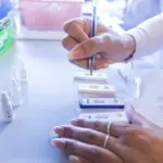 Julho Amarelo: Cuiabá intensifica testes e vacinação contra hepatites virais nas 72 USFs da capital