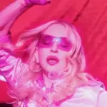 Madonna lidera parada e bate recorde histórico