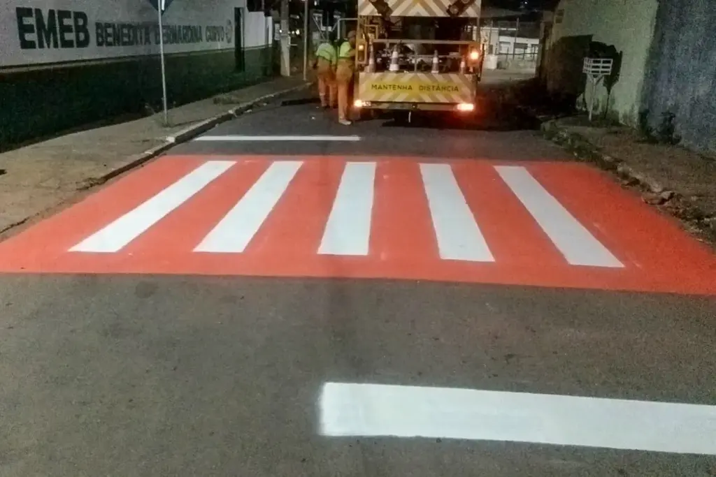 Várzea Grande instala mais de 290 placas de sinalização em 26 bairros