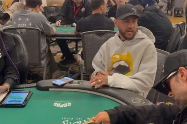 Neymar disputa poker após eliminação do Brasil