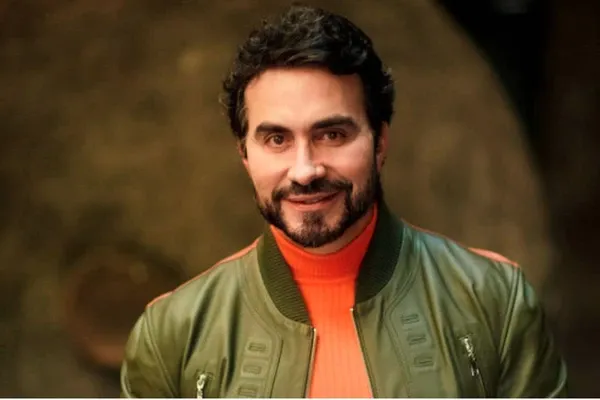 Padre Fábio de Melo doa prêmio e emociona plateia