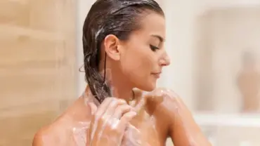Lavagem reversa: quando usar condicionador antes do shampoo