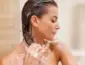 Lavagem reversa: quando usar condicionador antes do shampoo