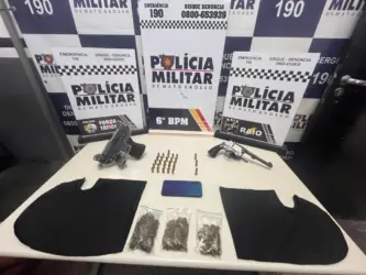Polícia Militar apreende adolescentes com submetralhadora e munições