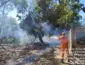 Incêndio subterrâneo em lixão clandestino desafia bombeiros e sufoca bairro em Primavera do Leste