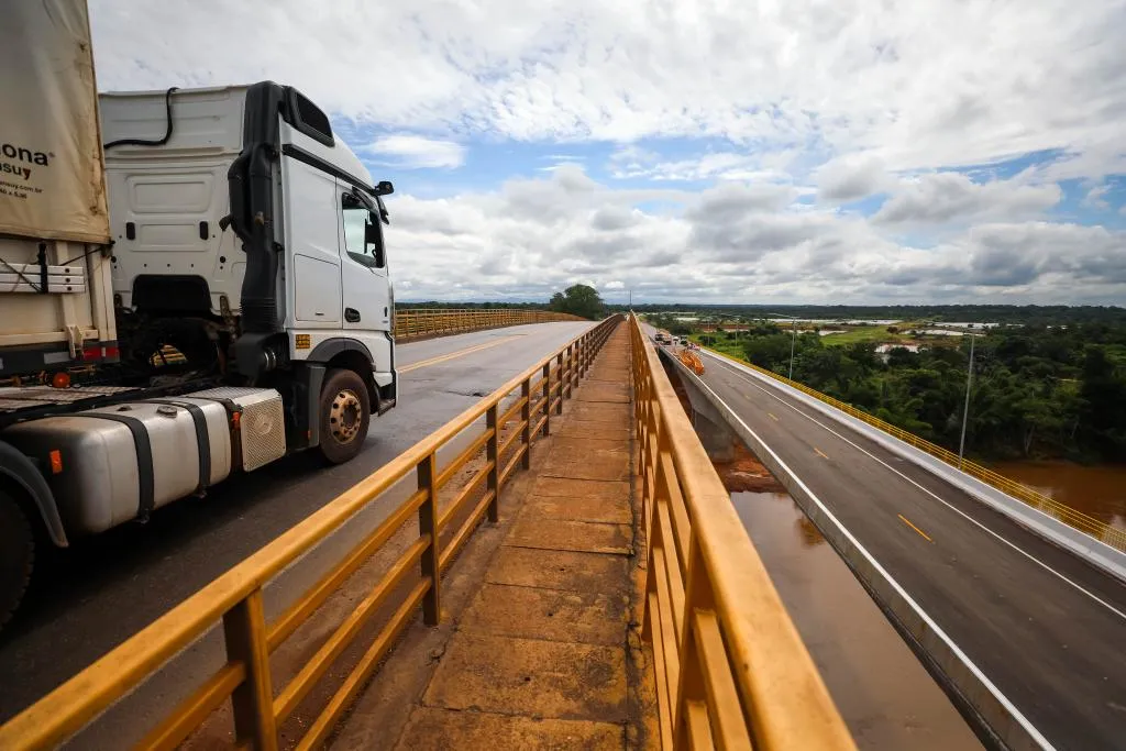 Produção de grãos cresce 60% e MT prevê fechar o ano com 14 mil km de estradas asfaltadas