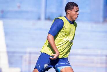 Londrina x CRB: onde assistir e escalações para duelo importante pela Série B. Imagem: Rafael Martins/Londrina EC.