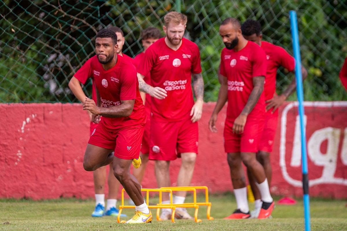 Avaí x Náutico: onde assistir ao vivo e prováveis escalações pela Série B. Imagem: Rafael Vieira CNC