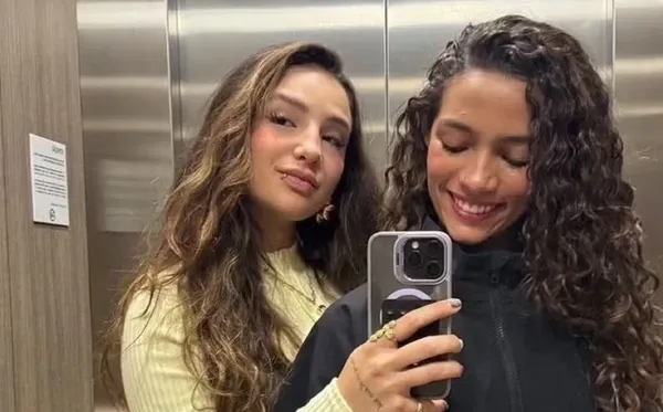 Rayssa Leal curte skate com namorada no Rio