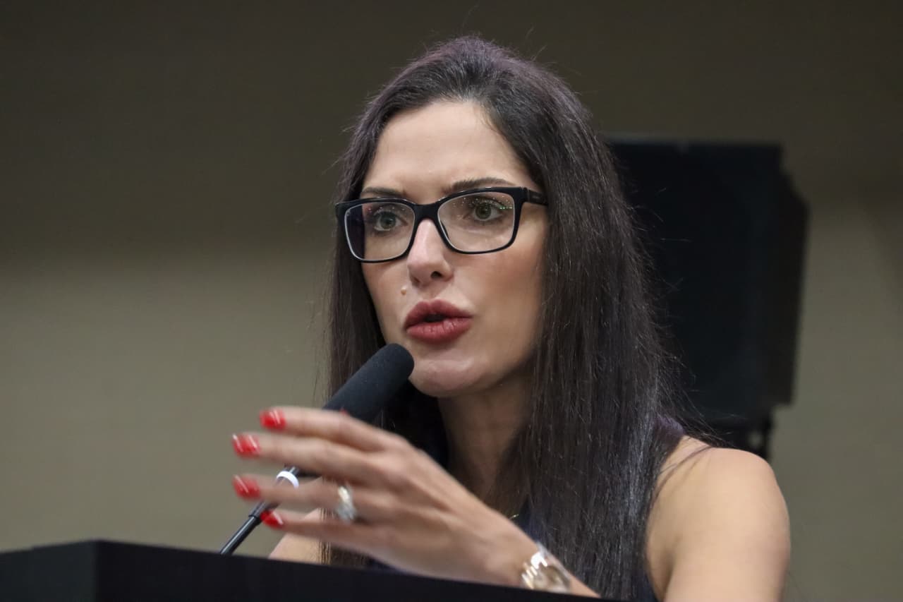 Janaina na tribuna da Assembleia Legislativa de Mato Grosso