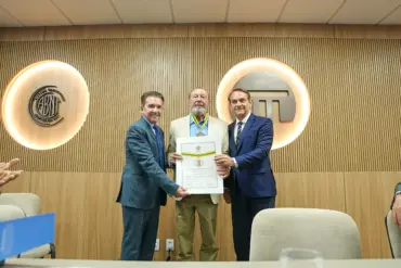 Comenda Dante de Oliveira homenageia conselheiro do TCE