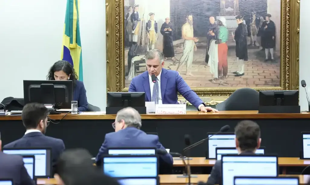 Juízes: CCJ aprova PEC que extingue aposentadoria como punição