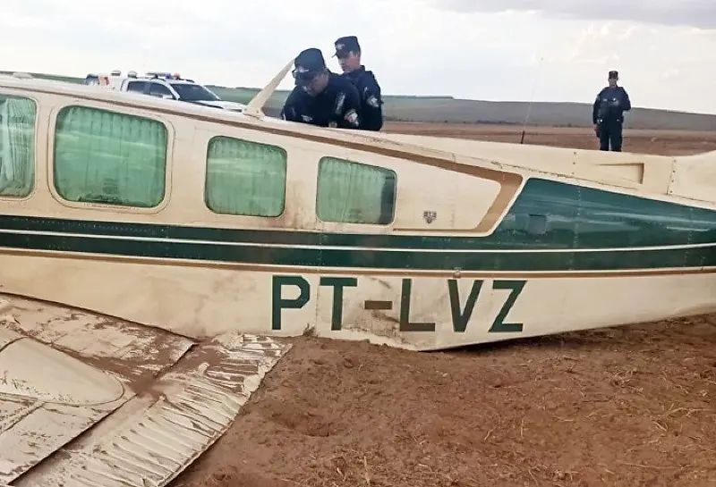 Mistério na BR-364: avião sem prefixo faz pouso forçado e é abandonado em Mato Grosso