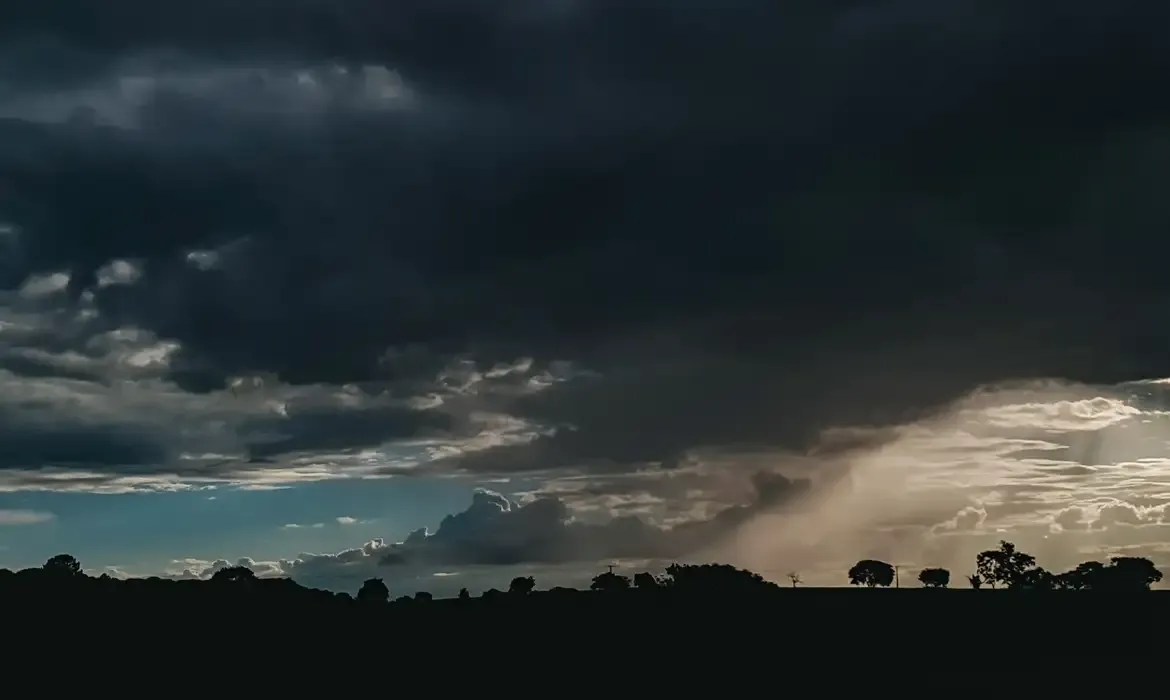 Tempestades colocam Rio Grande do Sul sob alerta amarelo no início da semana