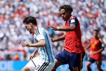 Lance do jogo entre Espanha x Argentina. Imagem: AFA