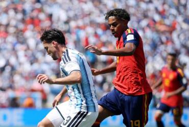 Lance do jogo entre Espanha x Argentina. Imagem: AFA