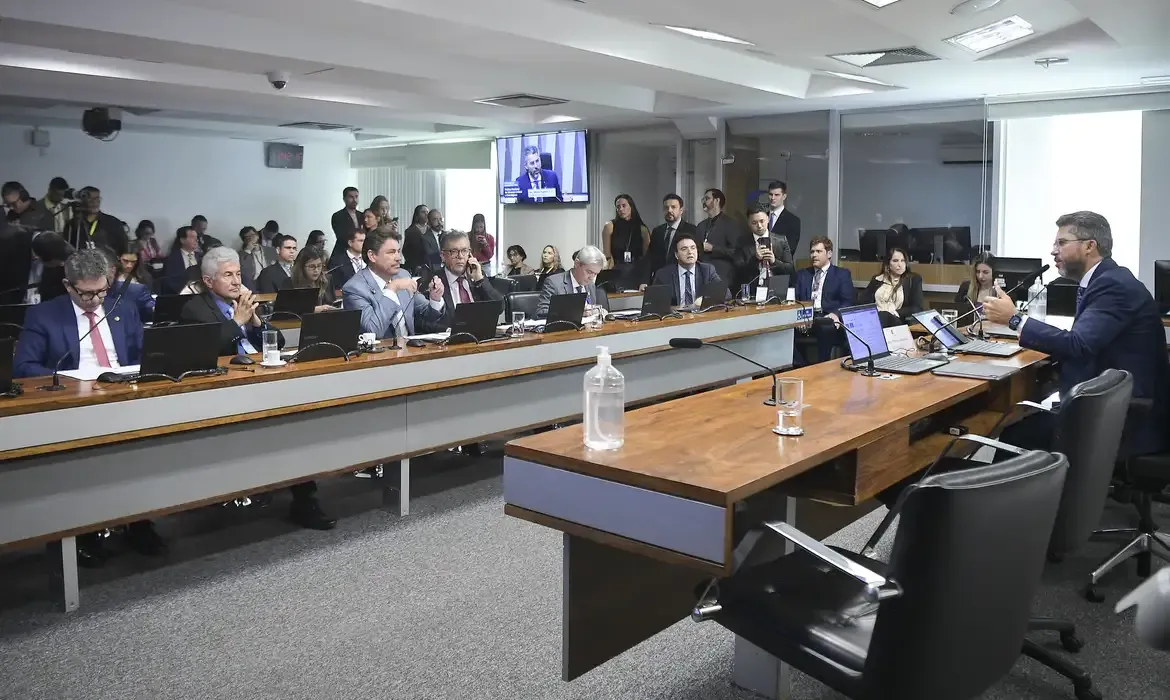 Minerais críticos têm votação adiada no Senado