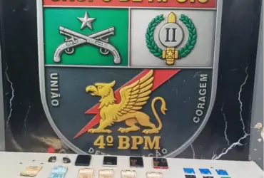 Dinheiro e cartões apreendidos pelo GAP do 4° batalhão de polícia militar