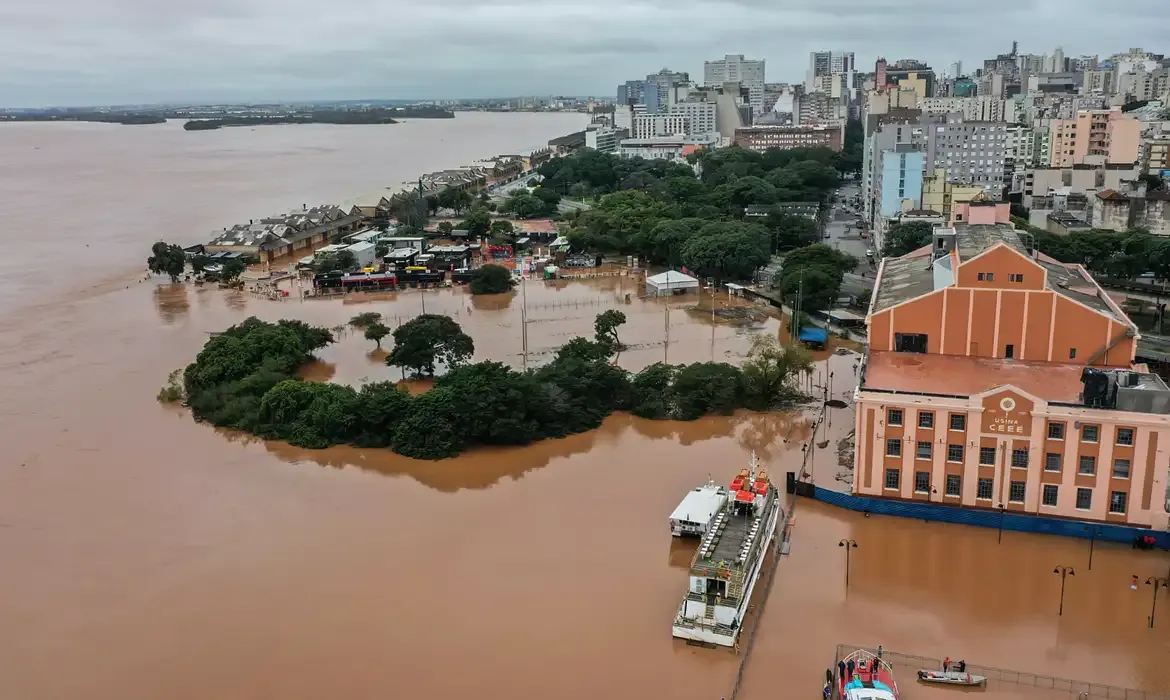 Guaíba se aproxima da cota de alerta para inundação em Porto Alegre
