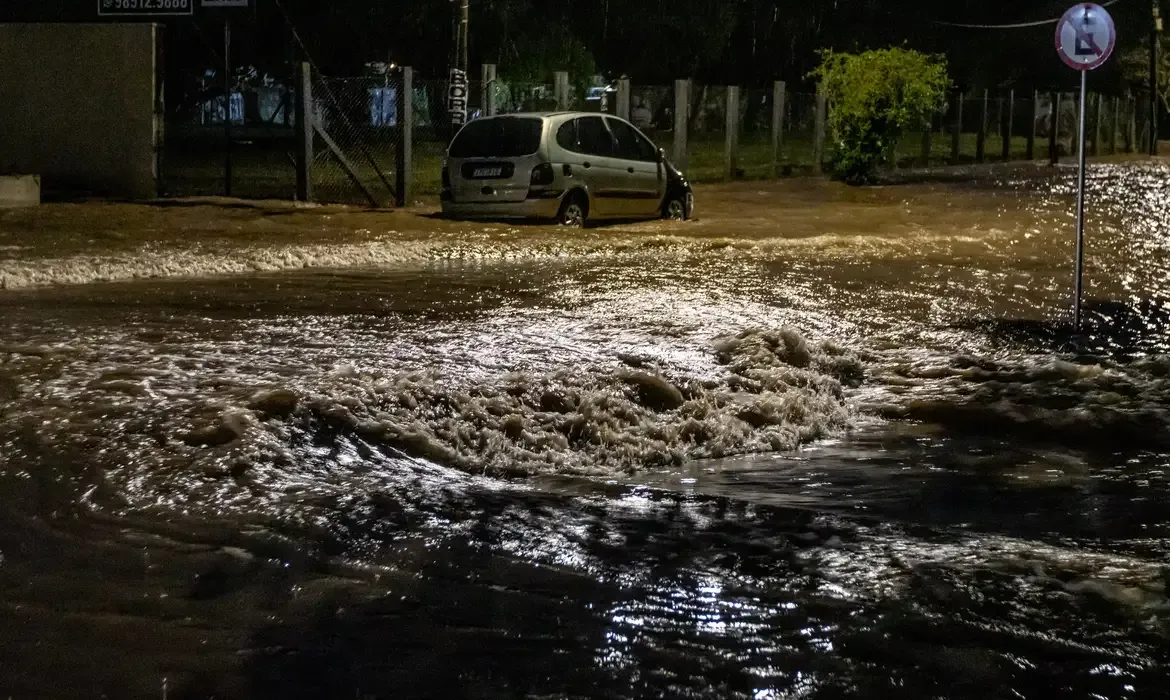 El Niño mantém dois mil pontos sob monitoramento no Paraná