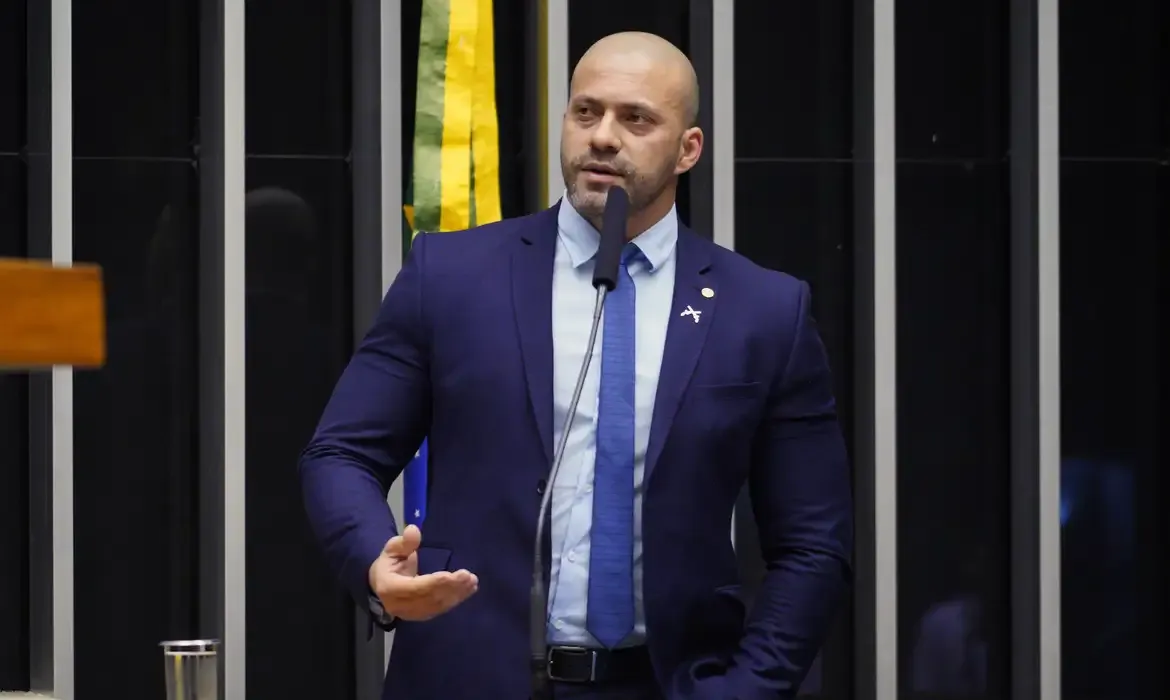 Moraes determina que Daniel Silveira explique vídeo publicado no X