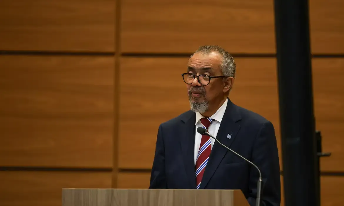 Ebola tem baixo risco de disseminação global, afirma diretor da OMS