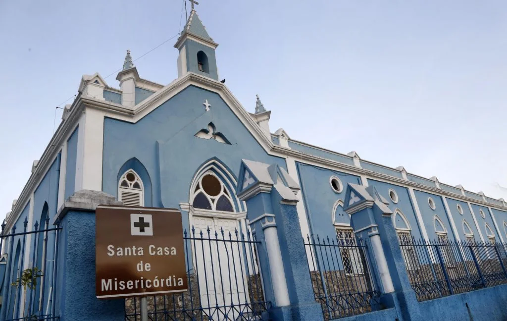 Justiça do Trabalho inicia liberação de pagamentos a ex-funcionários da Santa Casa após acordo em Cuiabá