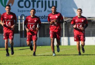 São Luiz x CSA: onde assistir ao vivo pelo jogo de ida das oitavas da Série D 2026. Imagem: Lucas Eduardo Dornelles/São Luiz