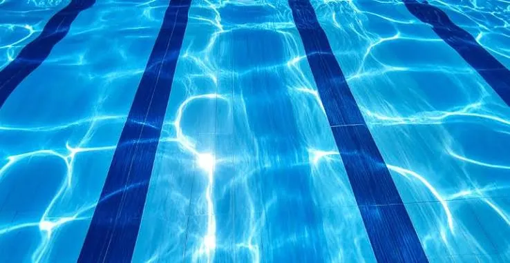 Criança de 1 ano morre após se afogar em piscina de residência em Mato Grosso