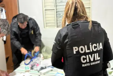 Policiais civis trabalhando