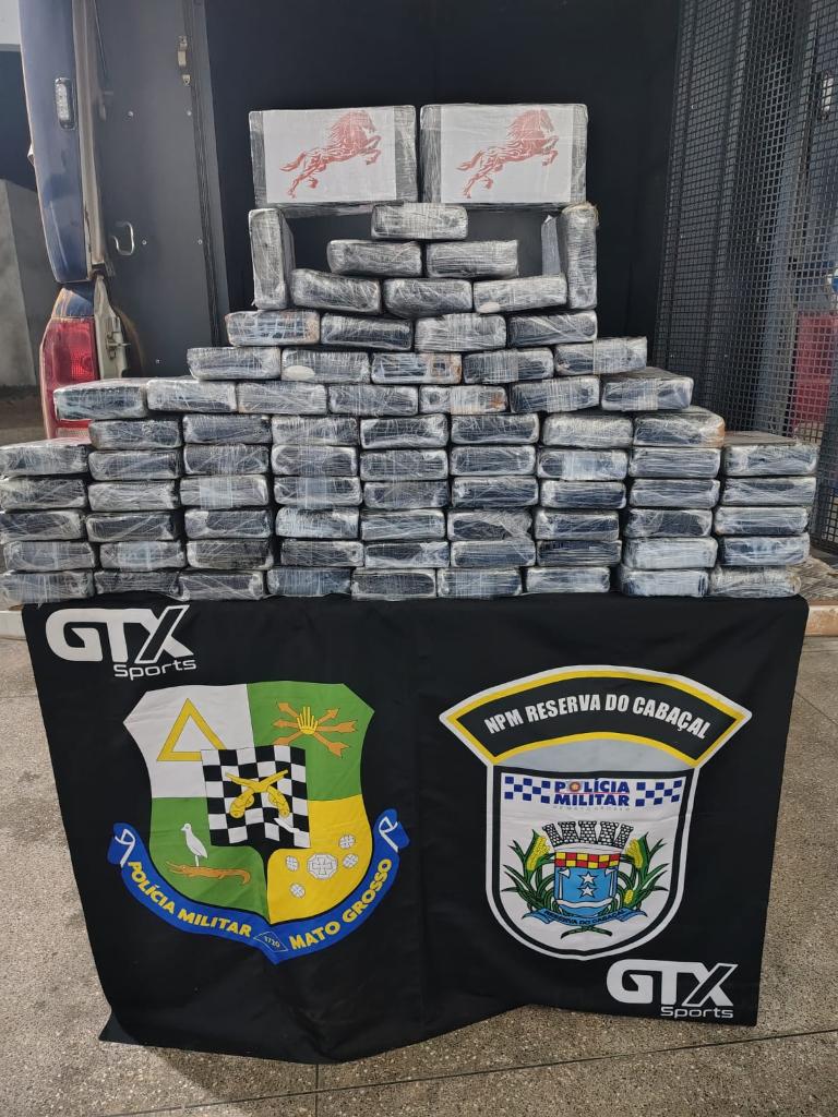 Polícia Militar localiza avião acidentado com 78 tabletes de cocaína e dois corpos em decomposição em MT