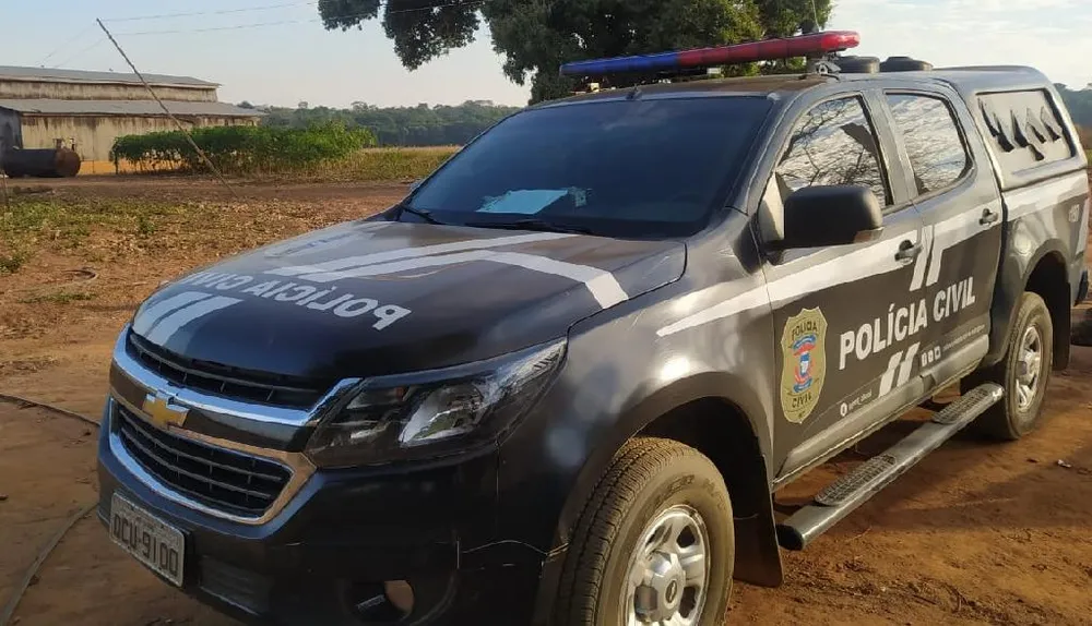 Homem tem surto após ingerir bebida alcoólica com remédios, destrói casa e foge antes da polícia em Rondonópolis