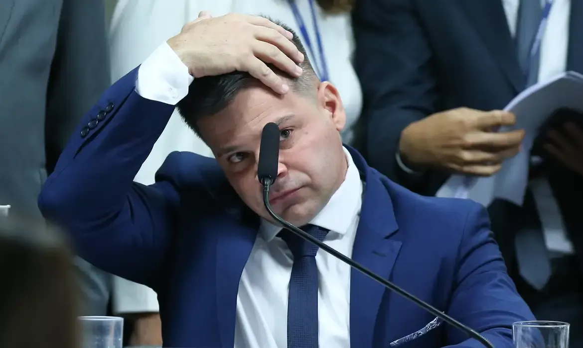 Aposentadoria de ex-diretor da PRF é cassada por Moraes