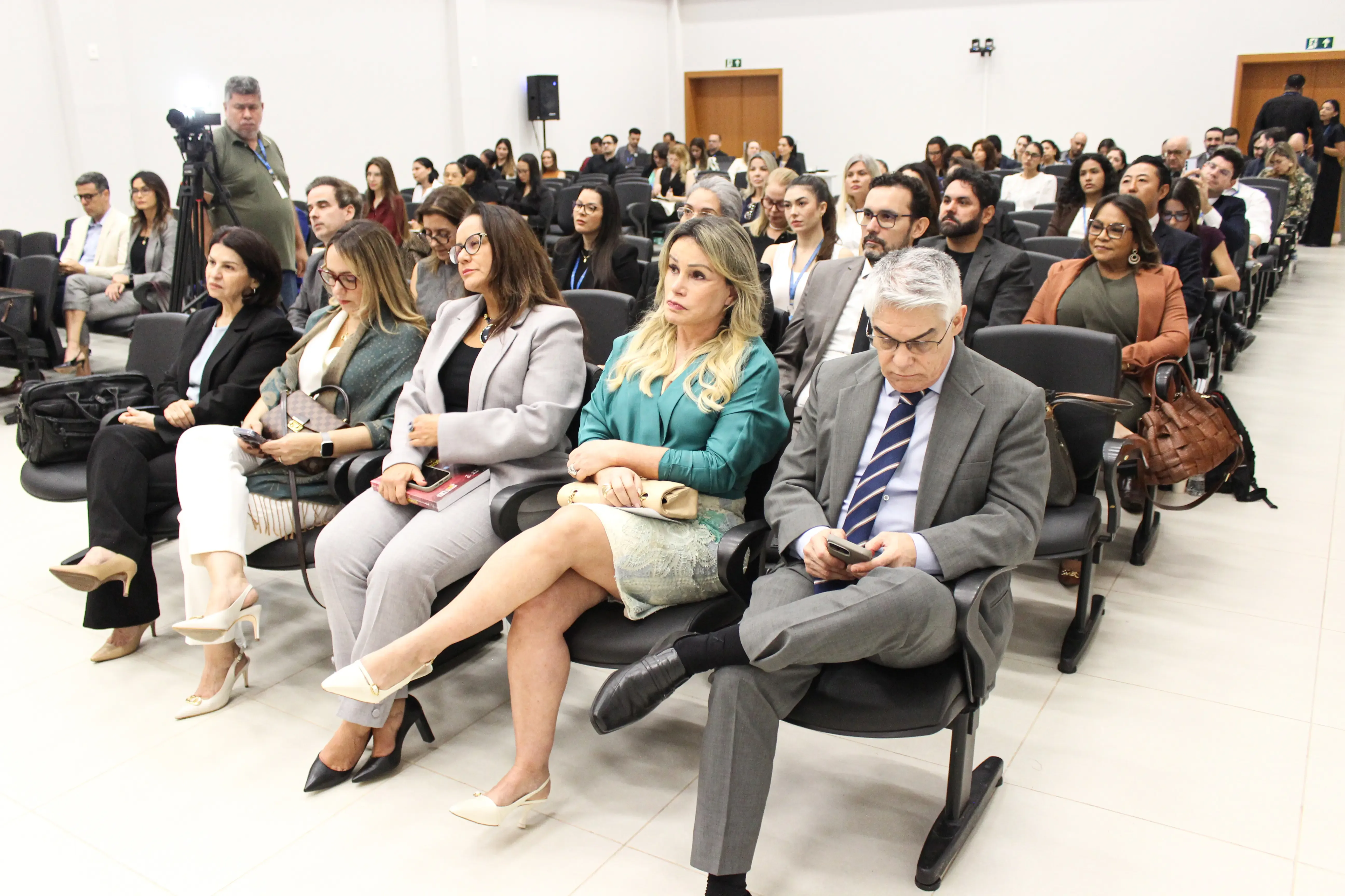 Esmagis-MT promove capacitação sobre o Estado Constitucional Cooperativo e desafios da atuação judicial em Cuiabá