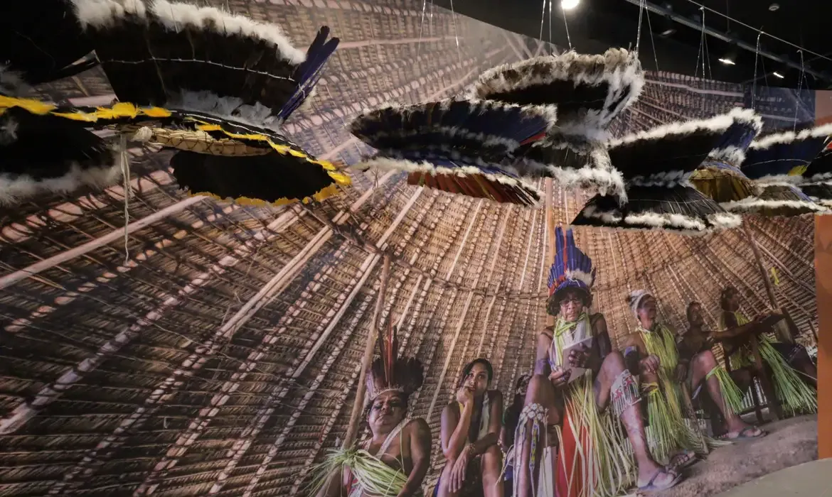 Indígenas retomam território pela arte em exposição
