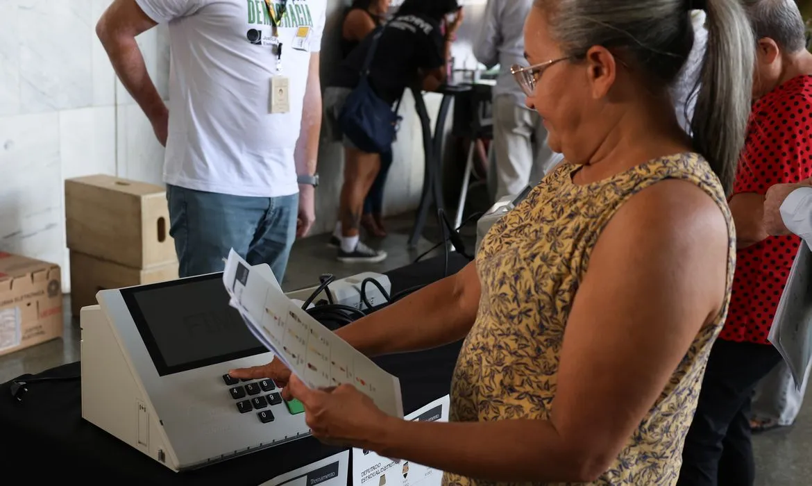 Candidatos à Presidência têm agenda intensa nesta terça