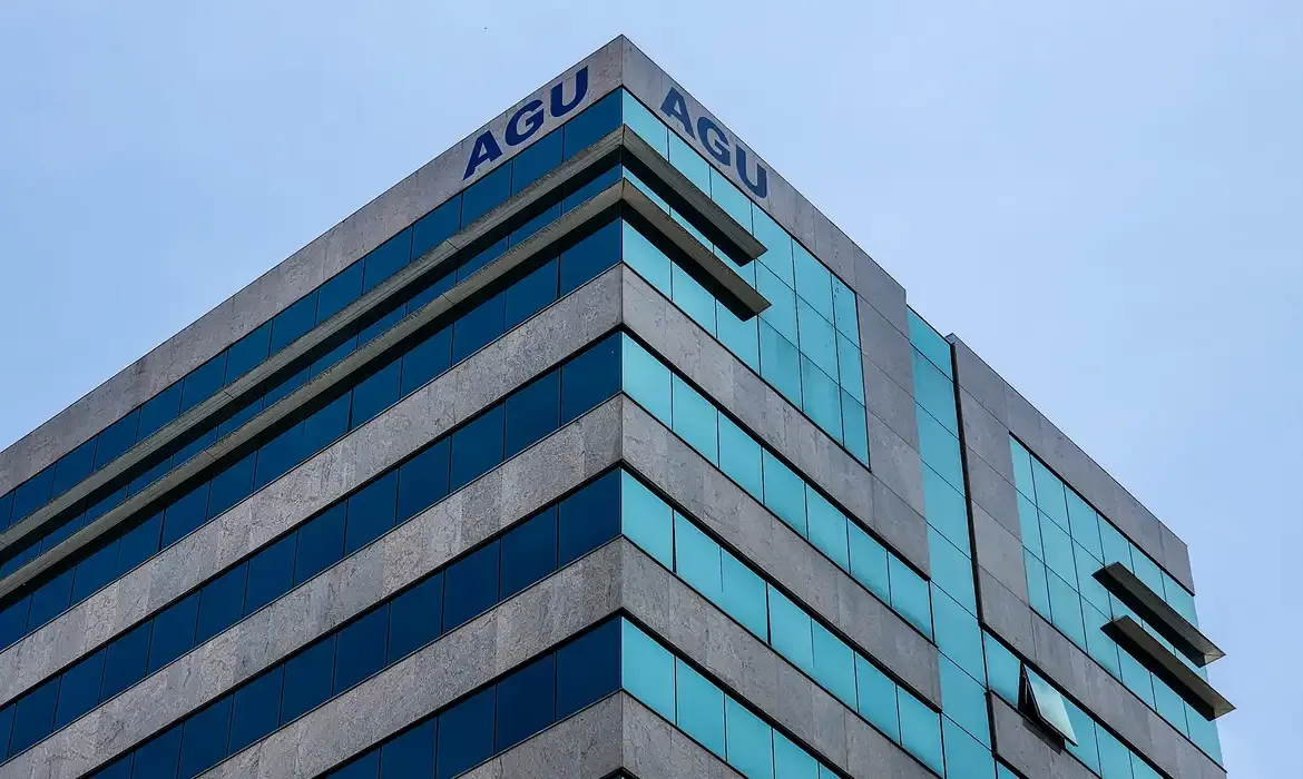 AGU pede arquivamento de processo contra Moraes nos EUA