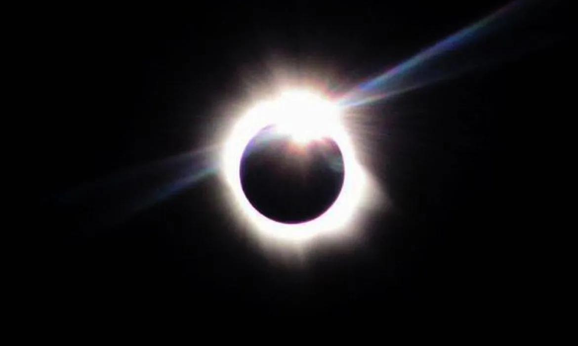 Eclipse solar poderá ser acompanhado pela internet