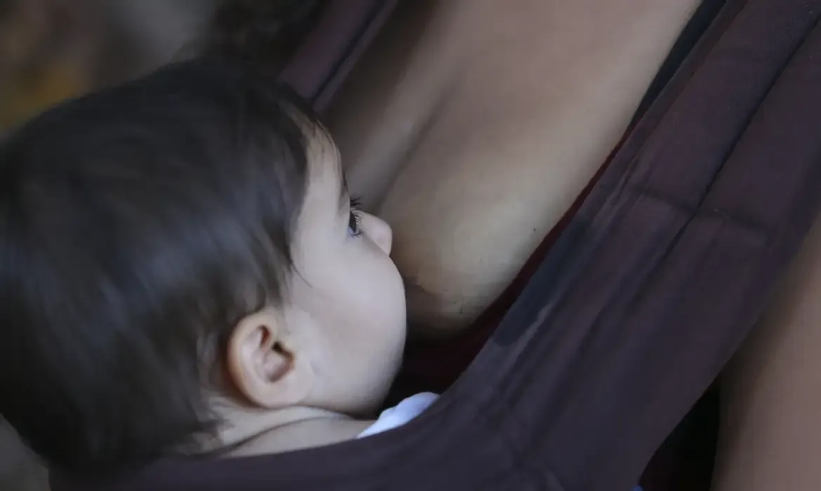Amamentação reduz risco de doenças cardiovasculares nas mães, aponta SBC