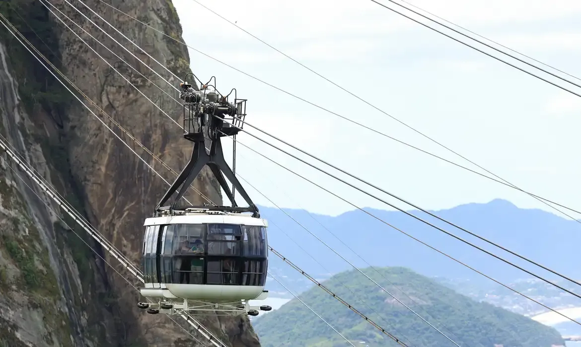 Ventania fecha Cristo Redentor, Bondinho e outros pontos no Rio