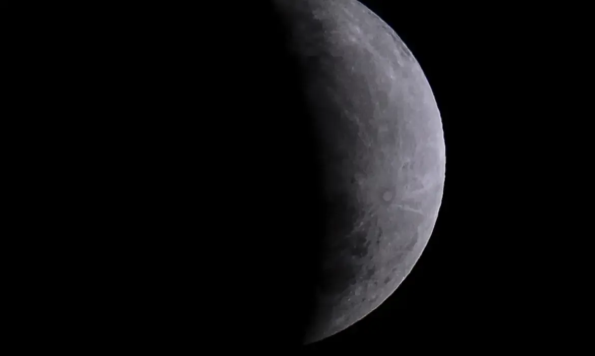 Eclipse parcial da Lua será visto em todo o Brasil