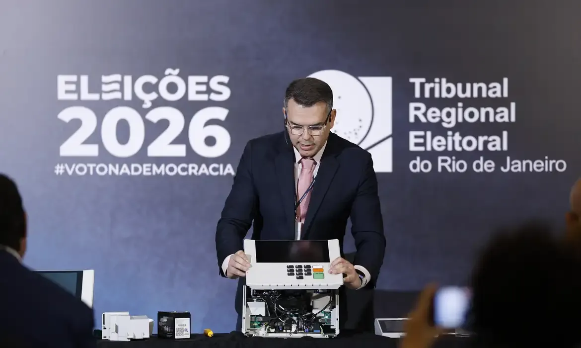 Urna eletrônica tem segurança reforçada, diz TRE-RJ