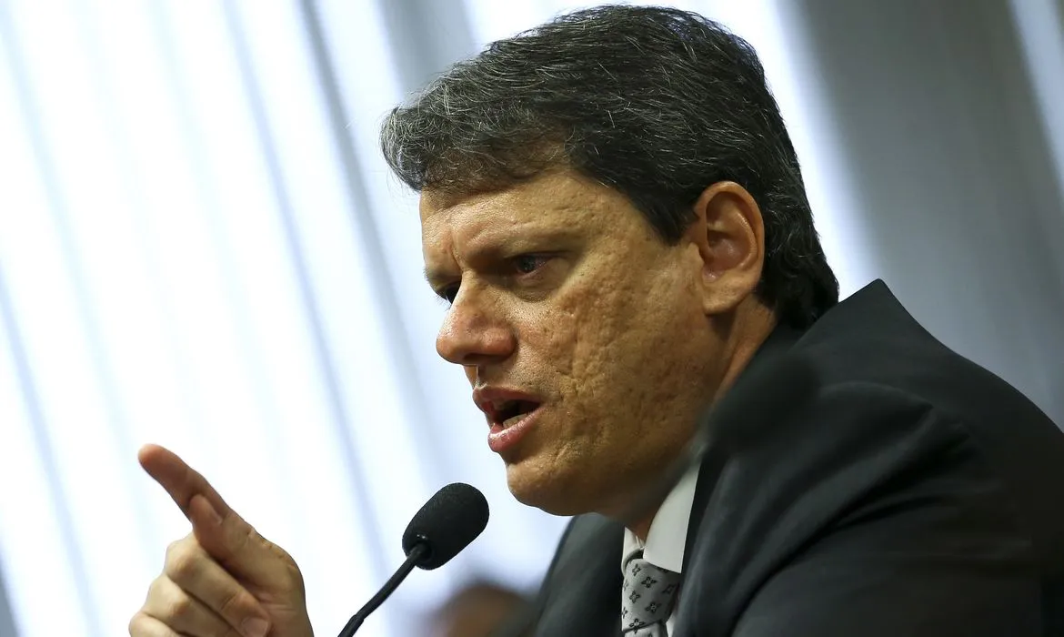 Tarcísio confirma candidatura à reeleição ao governo de São Paulo