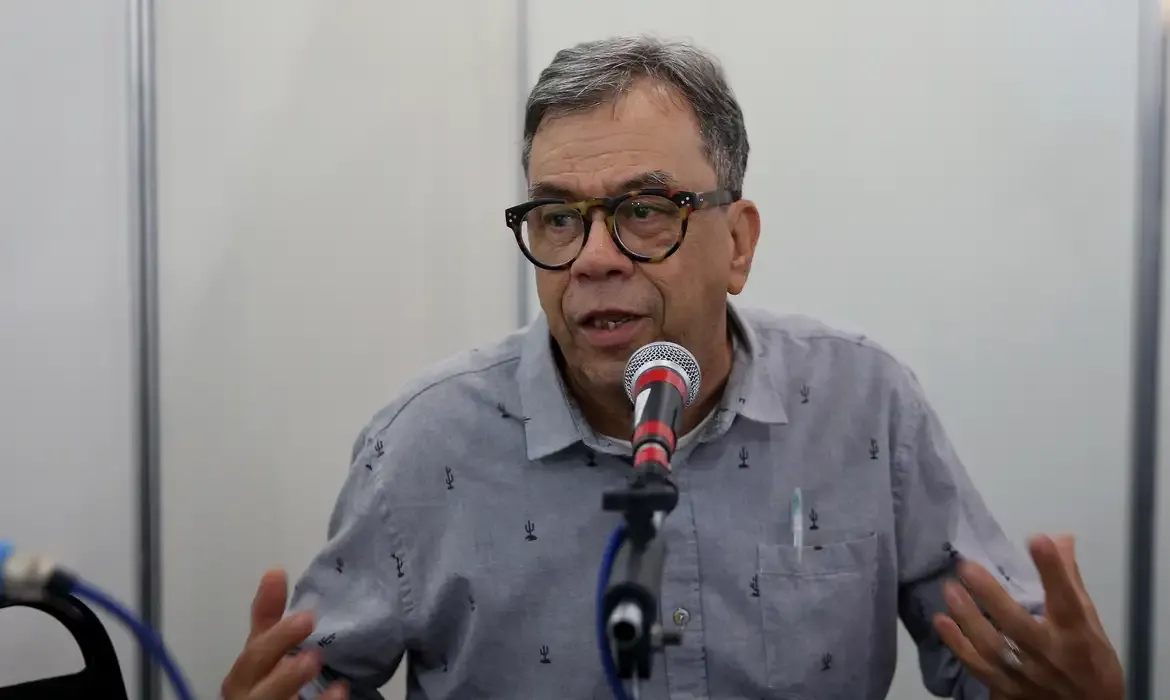 Morre Luis Turiba, poeta e ativista cultural, aos 76 anos
